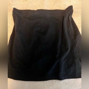 black mini skirt size L